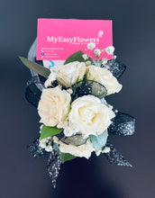 Load image into Gallery viewer, Black and White corsage