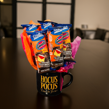 Load image into Gallery viewer, Mug Hocus Pocus with Mexican snack cake
