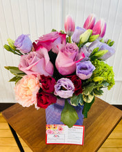 Load image into Gallery viewer, Designer choice bouquet SMALL Colorful vase

