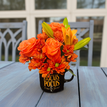 Load image into Gallery viewer, Mug Hocus Pocus with fresh flowers
