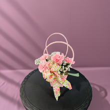 Load image into Gallery viewer, Kind bouquet in Pink tote bag
