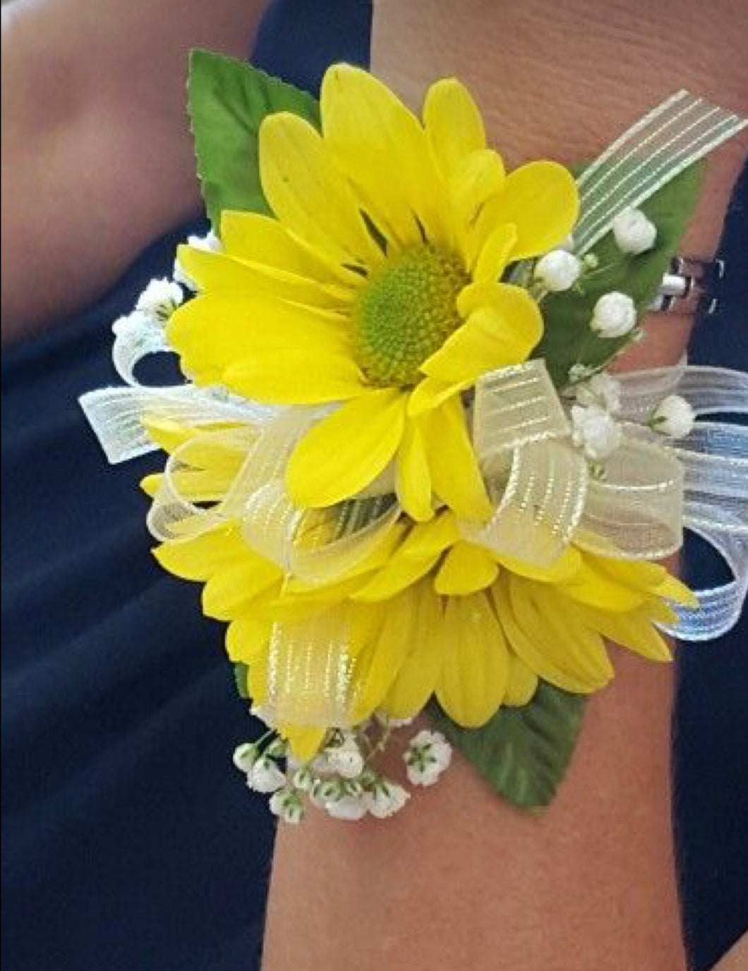 Daises corsage