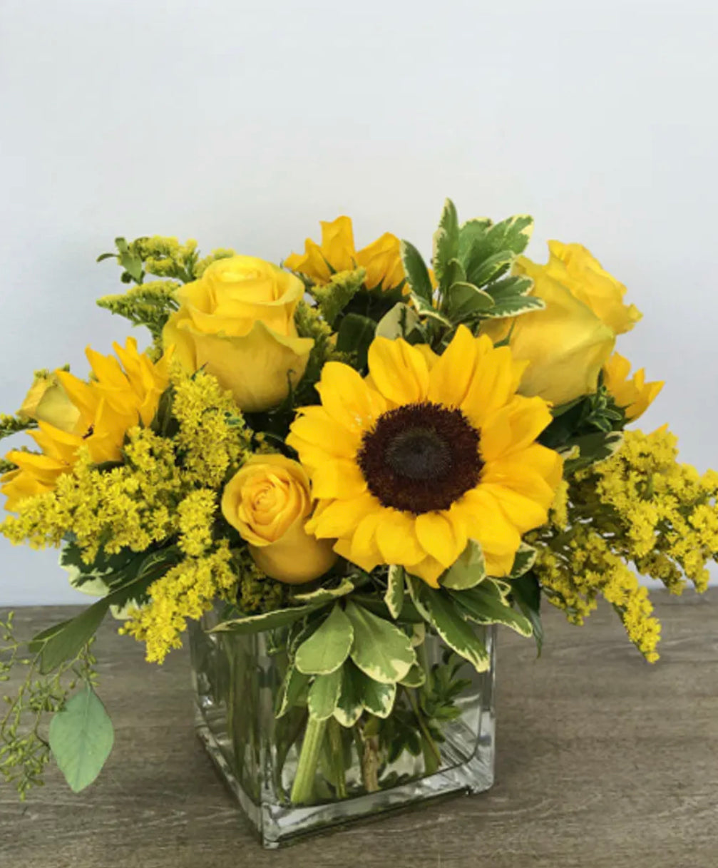 Summer Sunflowers 🌻 and yellow roses.- Best Seller
