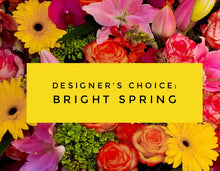 Load image into Gallery viewer, DESIGNER&#39;S CHOICE SPRING BQT  in glass vase

