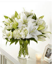 Load image into Gallery viewer, Pure Grace bouquet in clear vase
